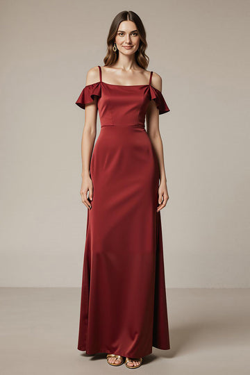Robe longue formelle en satin rouge à épaules dénudées